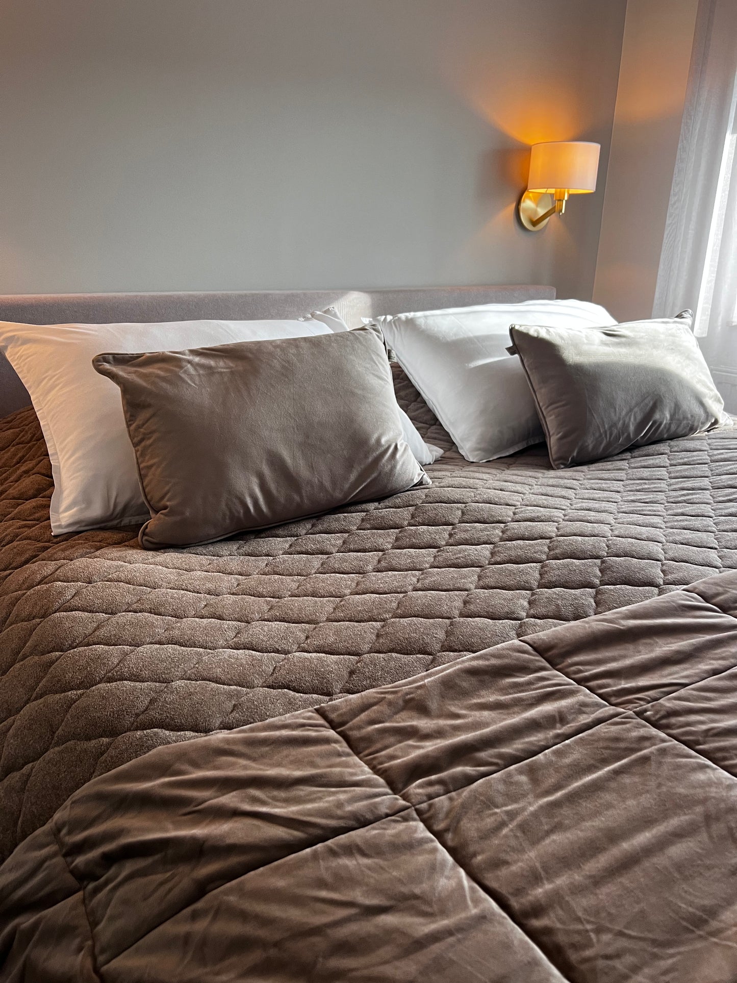 Bedsprei 220cmx220cm taupe
