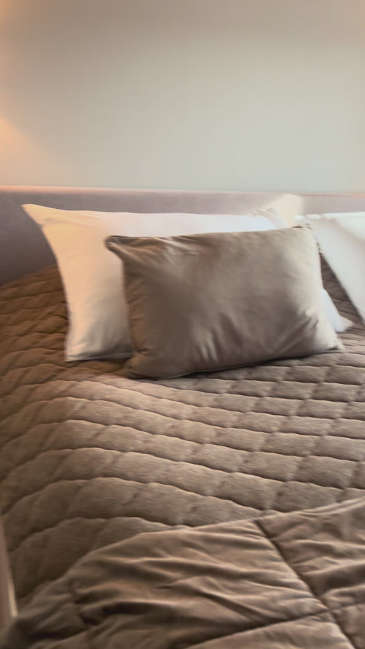 Bedsprei 220cmx220cm taupe
